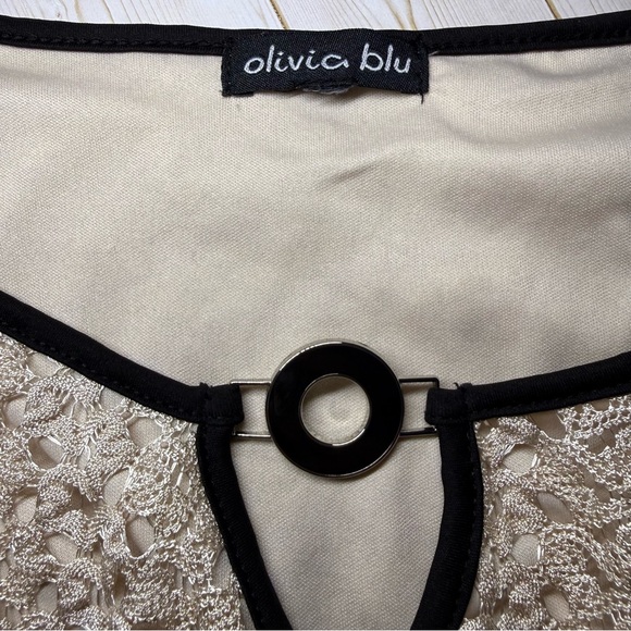 Cream Lace Blouse with Black Accents - Picture 3 of 3